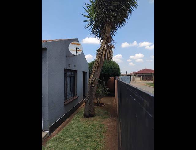 4 BEDROOM HOUSE FOR SALE IN VOSLOORUS EXT